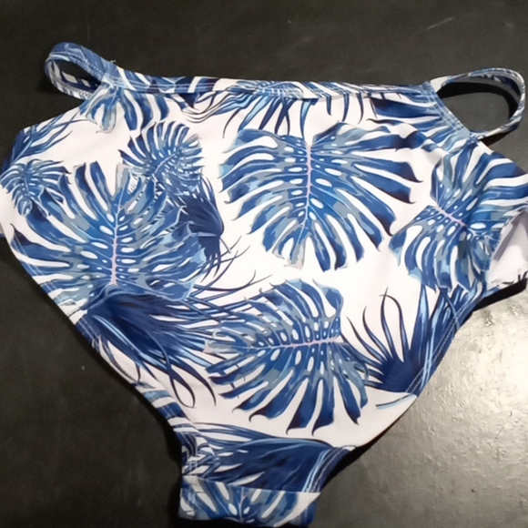 NWOT Swim Bottoms. XL - Picture 3 of 5